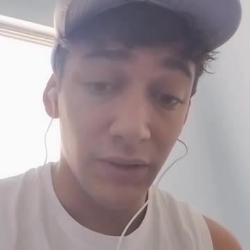 A galera do PT faz manifestações porem acende pneu e queima Estátua