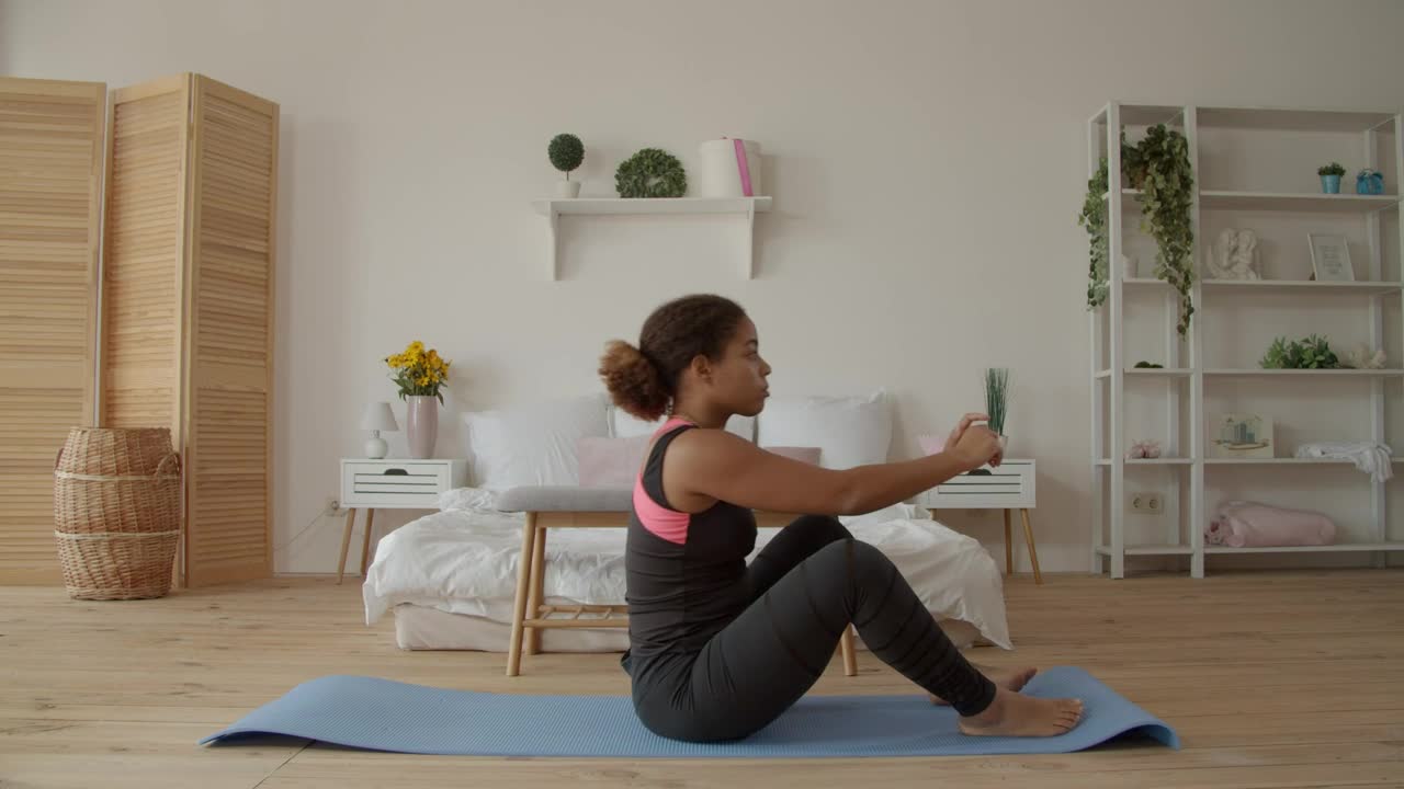 Girl doing sit-ups lying on the floor