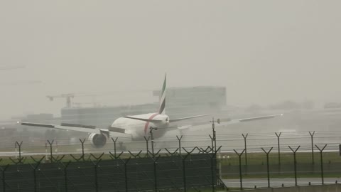 Emirates Landing at a clowdy and rainy day at Brussels Airport januari 8 2022