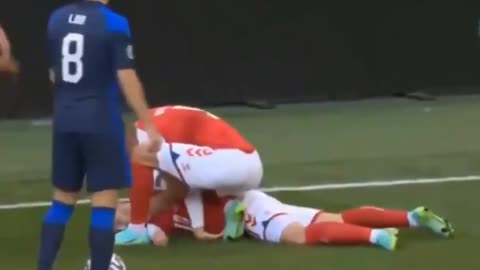 Danish Christian Eriksen collapses on the lawn and departure is suspended at the euro