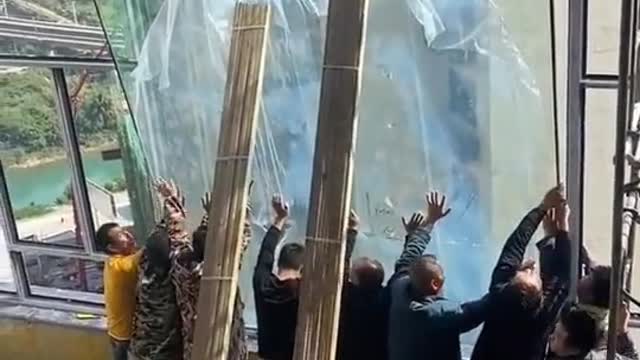 expert in installing glass