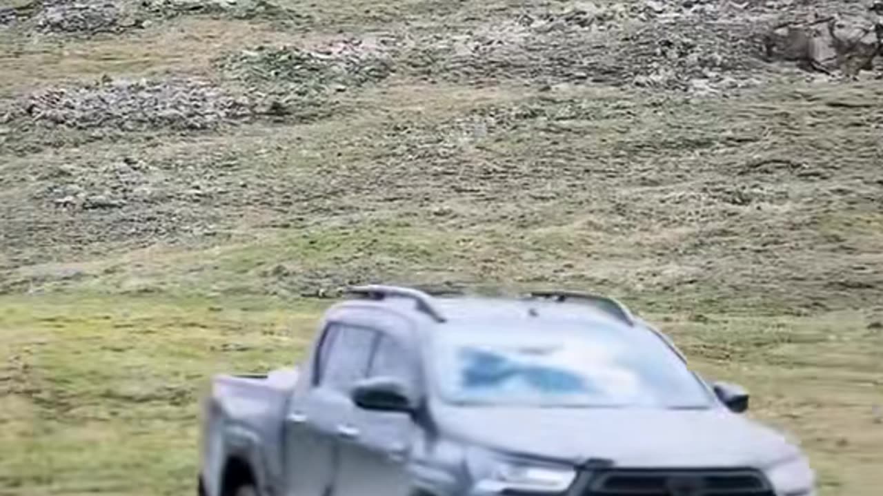 Drifting Toyota Hilux Rivo