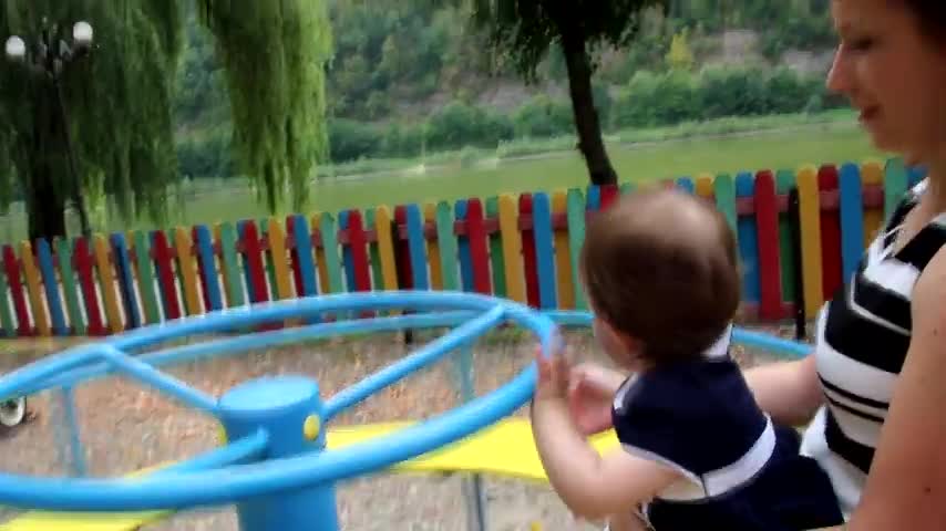 Cute_Baby_for_the_First_Time_on_the_Playground