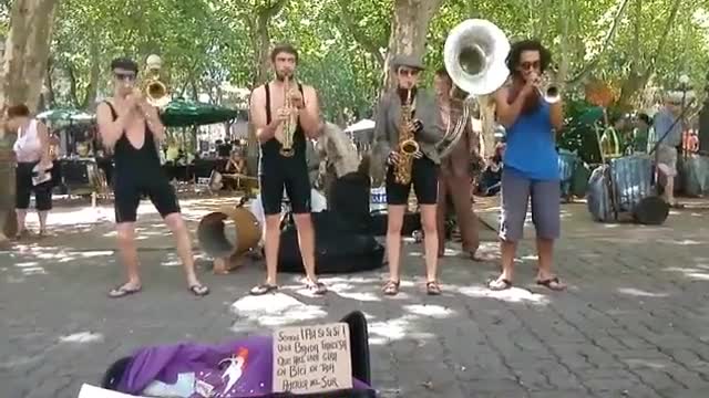 "Ah, sí, sí, sí" band, Ciudad Vieja, Montevideo