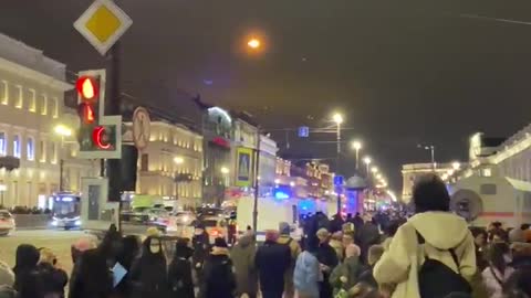 Breaking news from Russia: People are shouting: Ukraine is not our enemy