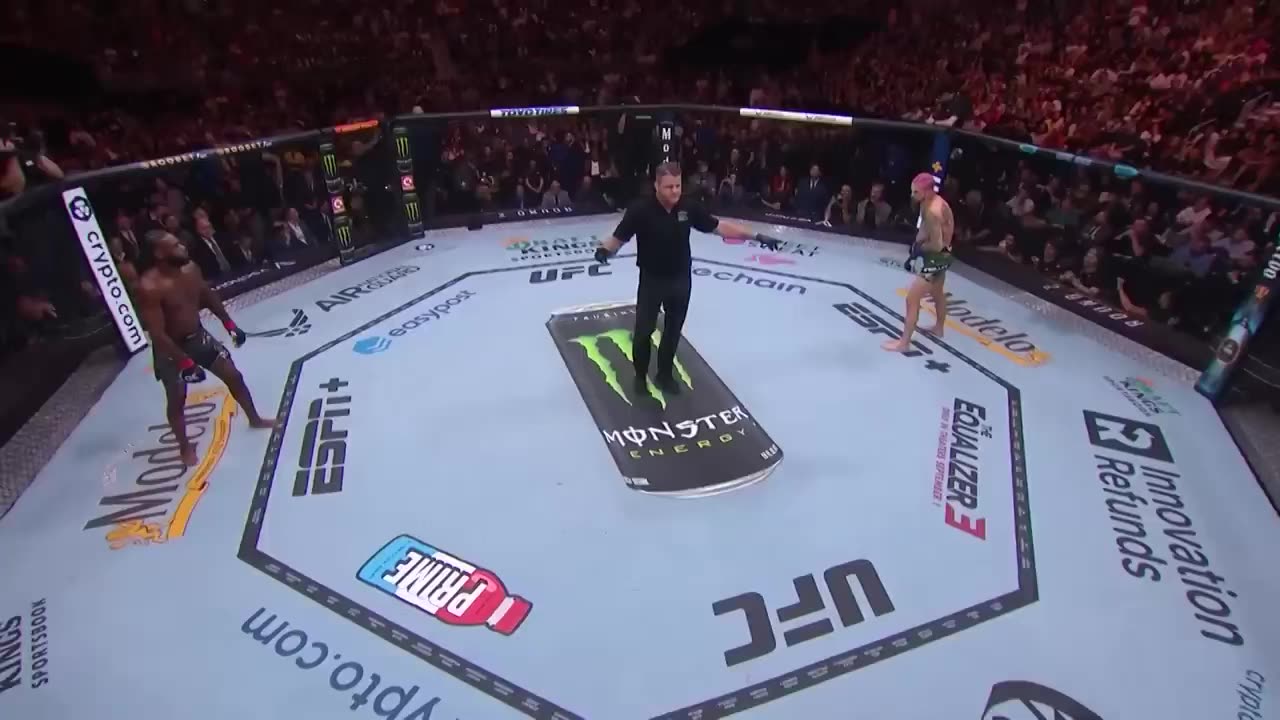 Sean O'Malley KOs Aljamain Sterling at UFC 292