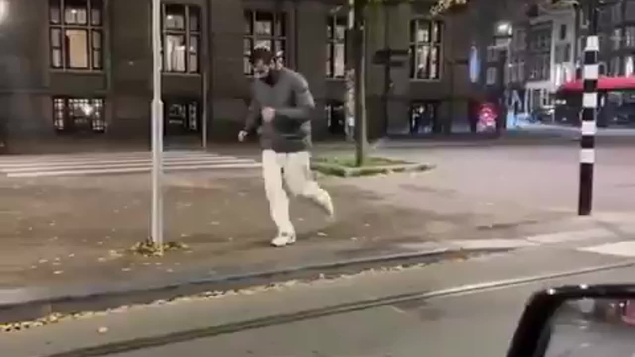 Zionist Israeli hooligans in Amsterdam beaten for attacking people and singing racist songs pt.3