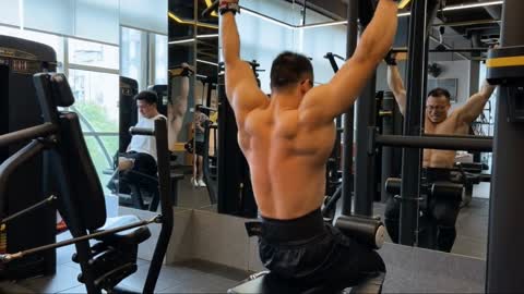 Fitness trainer teaching fitness equipment back workout
