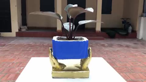 Excellent .Ideas For Making Flower Pots From Plastic Chairs , Gloves And Cement Sand 