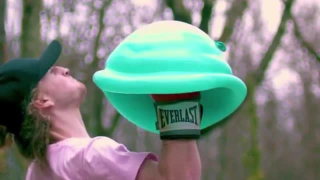 The punch was so powerful that the balloon didn't have time to react