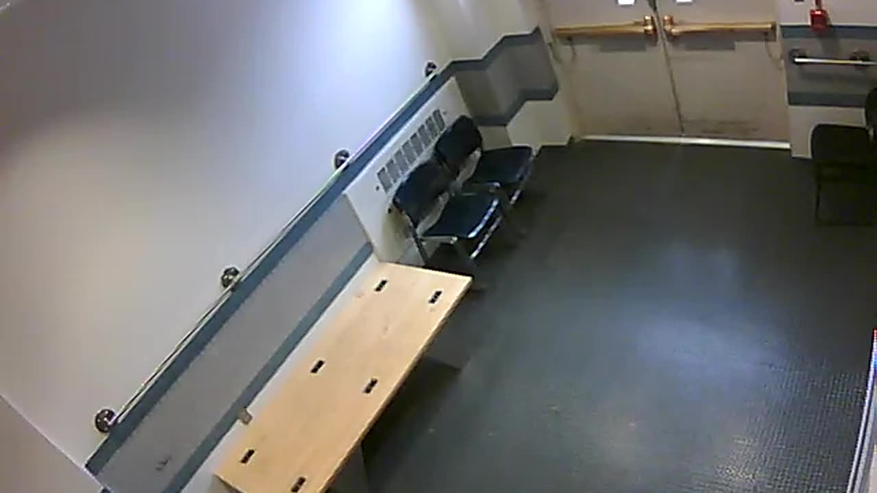 1657HQOB02PrisonerProcessingLobby_2021-01-06_15h20min00s687ms.mp4