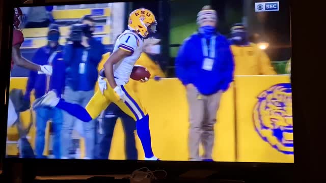 LSU DROPS BALL & DOESN'T REVIEW