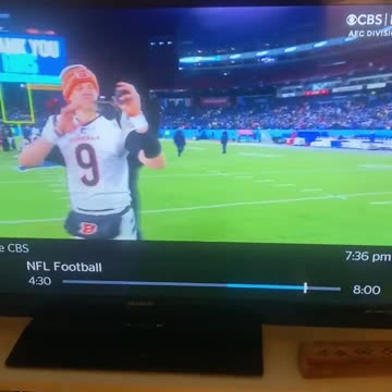 La façon dont ils gardent leurs distances pour l'interview pour s'embrasser immédiatement après