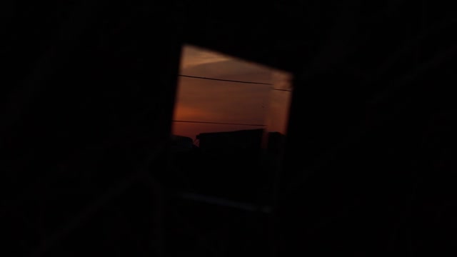 Impressive Time Lapse Video of a Sunset Through a Mirror Reflection