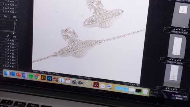 DEMONSTRATION OF JEWELLERY PHOTOGRAPHY