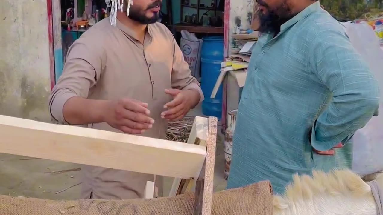 Ek Ameer Admi Pohancha Choty se Hotel se