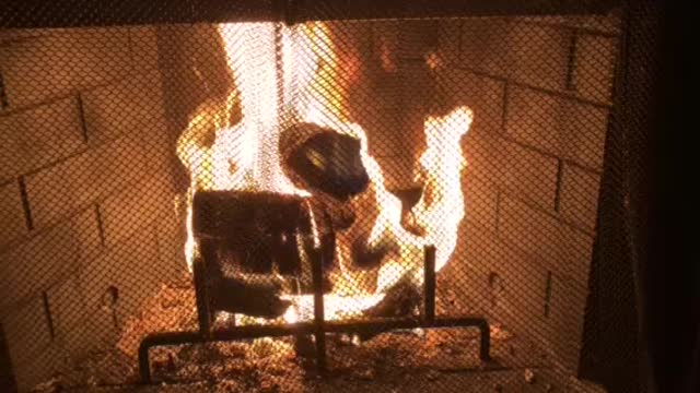 Crackling Fireplace