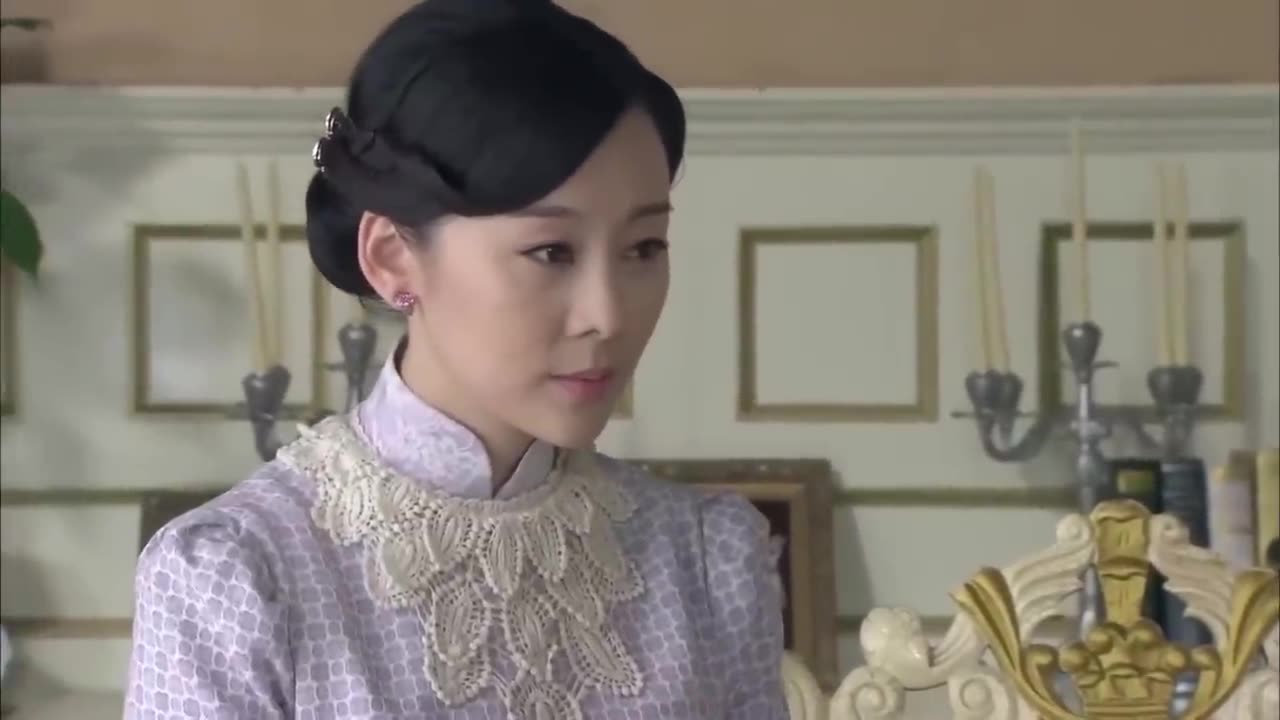 Japanese samurai ambushed a kung fu girl,only to discover her excellent skills,defeating him swiftly