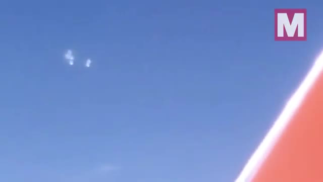 Passenger on a plane sees UFO formation