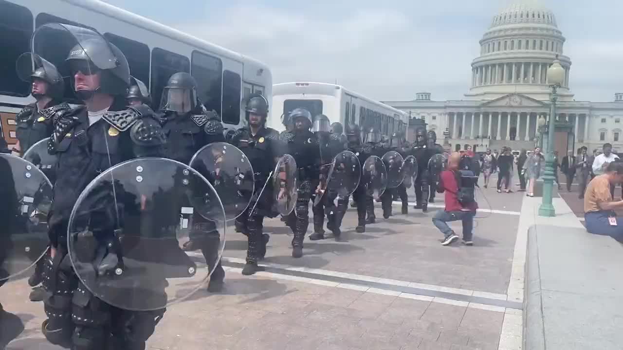 Riot Police March Towards The Supreme Court