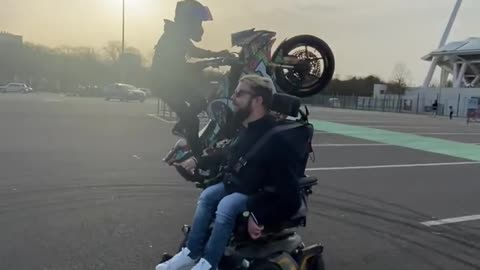 Heavy bike stunt H NOR
