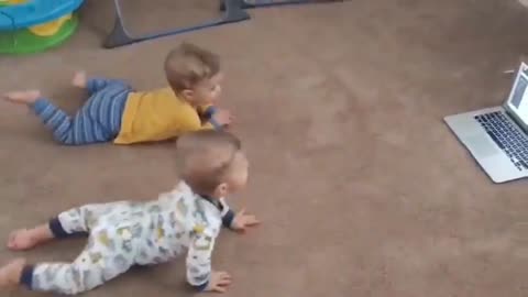 Best_Videos_Of_Funny_Twin_Babies_Compilation__-_Twins_Baby_Video