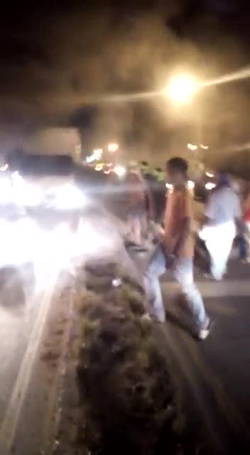 Habitantes de San José de Los Campanos bloquean vía por falta de luz