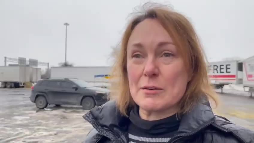 Polish women bring food to the Canadian truckers