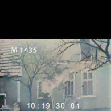 Tiger tank drives through house unbelievable #Colourized footage 🐅 🏠 🎥