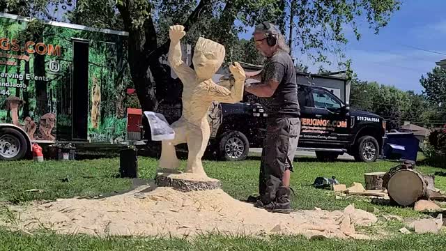 I am Groot! amazing chainsaw carved Goot