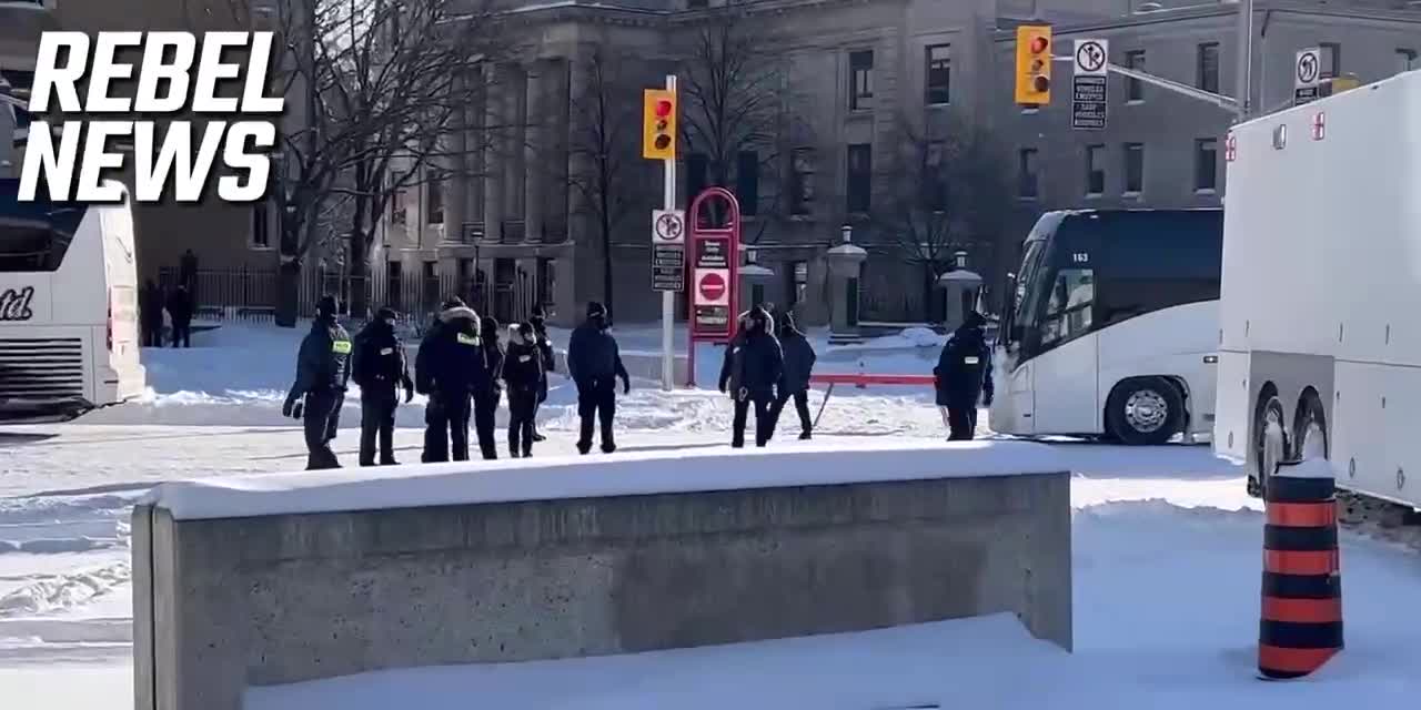 It appears mass arrests are about to begin in Ottawa. Police are bringing in buses