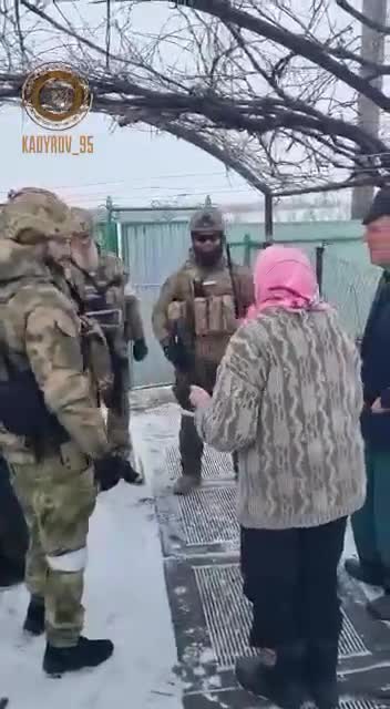 Chechen fighters of the Russian federation welcomed and greet by civilians
