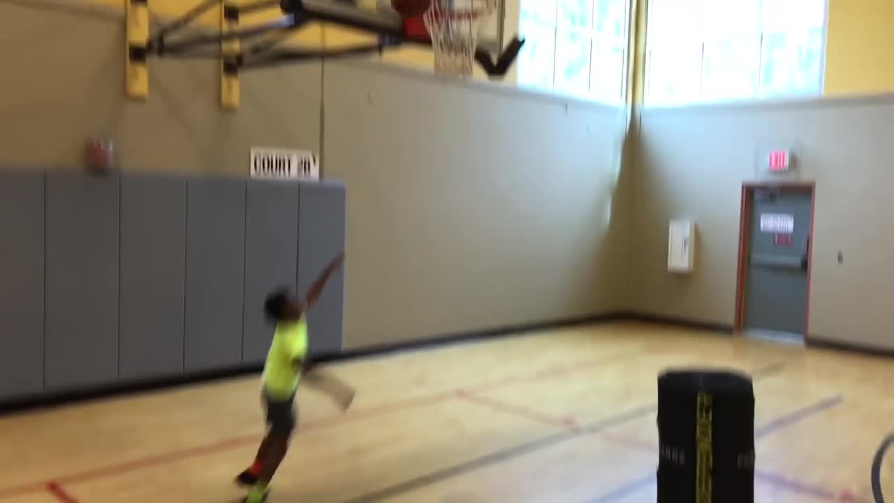 6-Year-Old Enzo Lee Shows Off Elite Ball Handling Skills