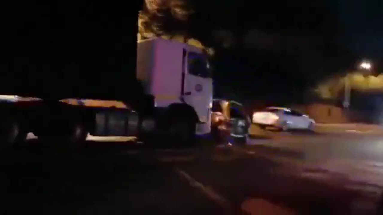 OUR FUTURE: DRIVERLESS TRUCK WREAKS HAVOC.💥💥🚗💥🚛