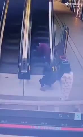Mother Falls On Escalator w Child - Child Rides Up - But She Struggles To Stand Up.mp4