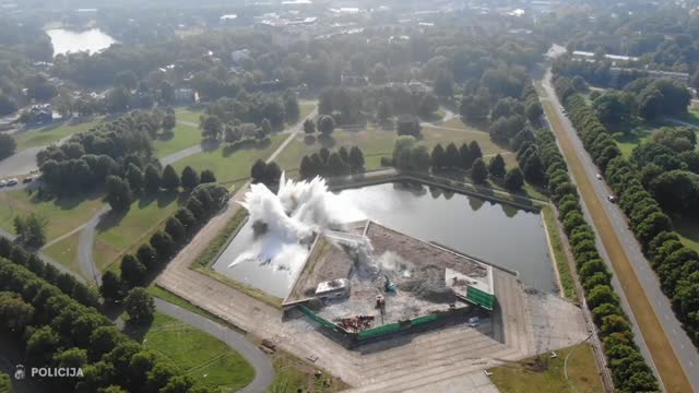 Video of the destruction of the monument to a Soviet soldier in Latvia.