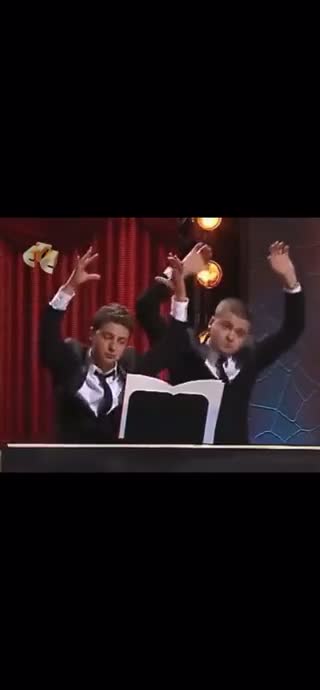 le type de gauche ? Le président ukrainien je répète le PRÉSIDENT UKRAINIEN