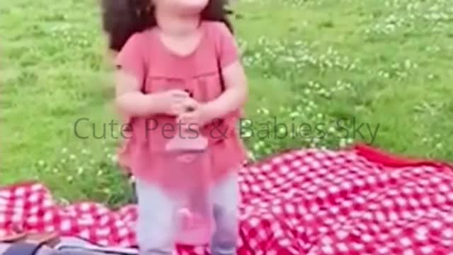 Funny Little girl singing like a Pro