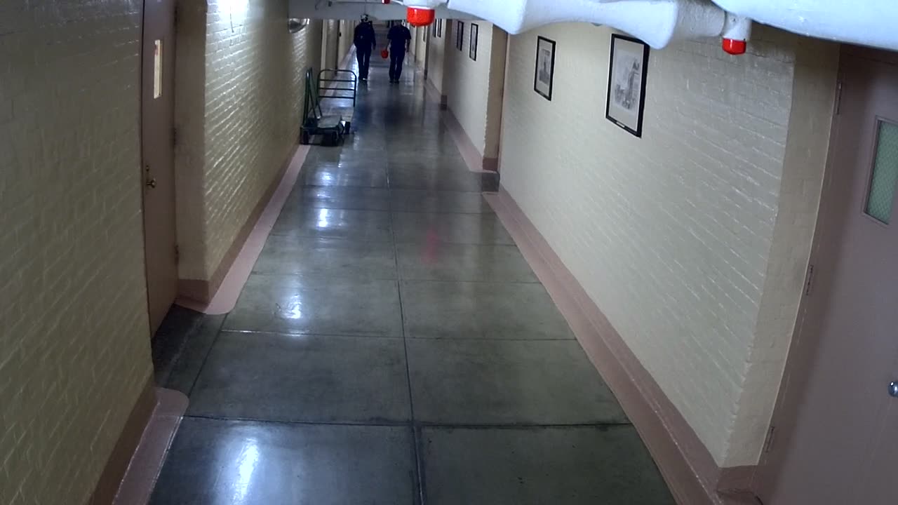 0059USCHBAHT43Hallway_2021-01-05_16h00min01s980ms.mp4