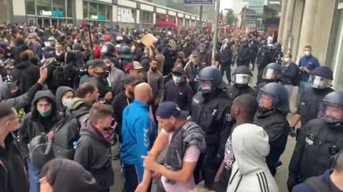 Rassismus-Demos Wie die Medien linke Gewalt verschweigen - Reitschuster