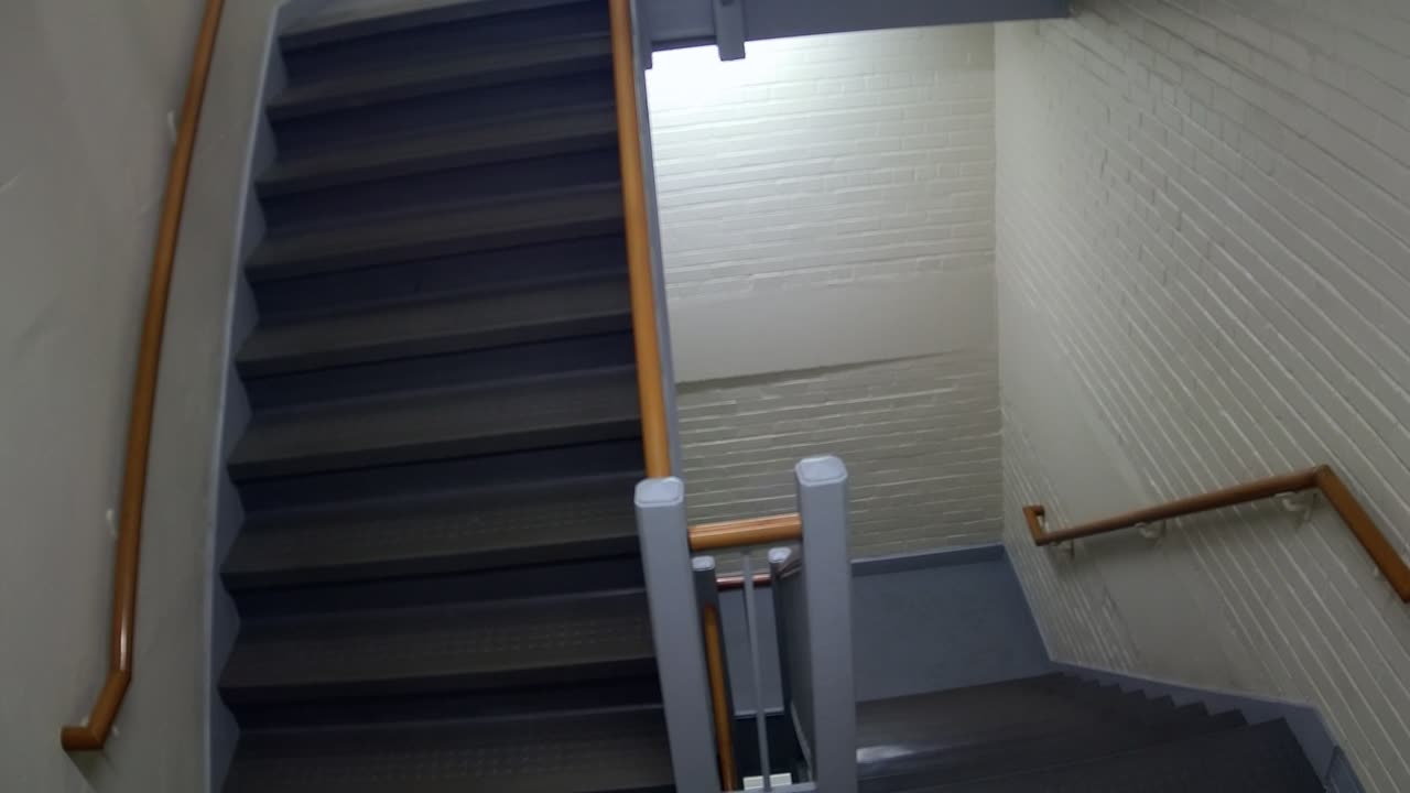 3893FHOB05Stair6_2021-01-06_00h40min00s873ms.mp4