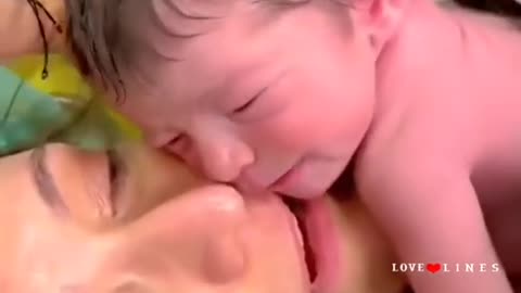 Mother died after giving birth to a child, mother's last kiss