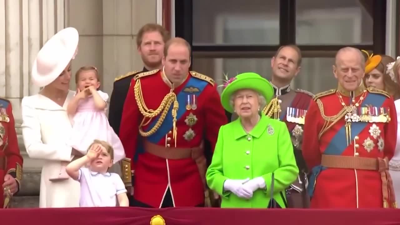 The Queen Is Forced To Wear Bright Colors And Here's Why