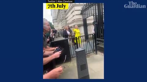 Minister Andrea Jenkyns sticks middle finger up to crowds outside Downing Street