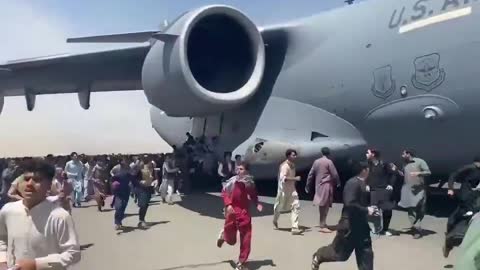 Kabul Airport people running away from Taliban