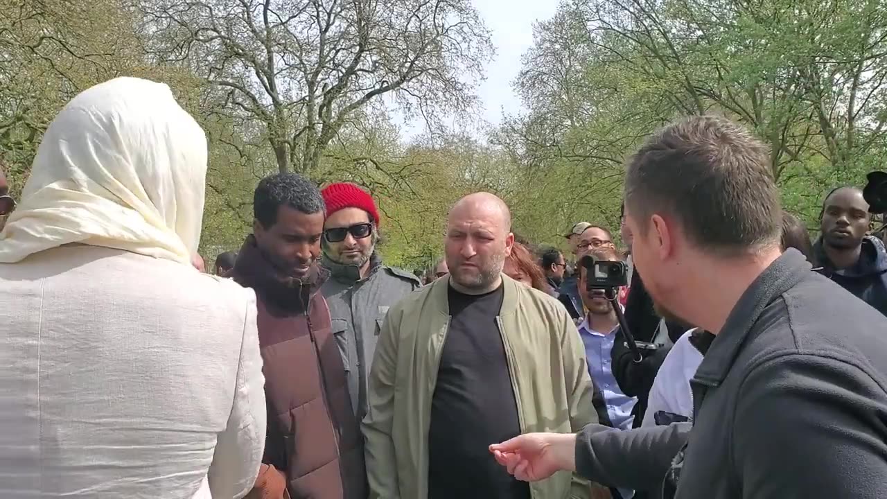 Speakers Corner - Bob vs Muslim - Secret Polygamous Marriage vs Christian Monoga