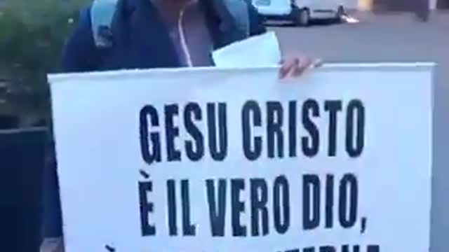 ANNUNCIANDO IL NOME DEL SIGNORE GESù E LA PAROLA DI DIO PER LE STRADE AI PECCATORI E ALLE PECCATRICI DAL SALARIO DELLA MORTE PER I LORO PECCATI! PREDICAZIONE CRISTIANA