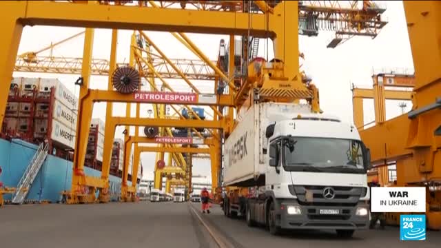 War in Ukraine: World's largest container lines suspend shipping to Russia •