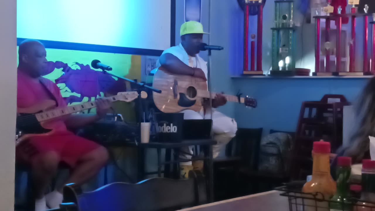 a sweet music moment at Sandbar restaurant in PCB