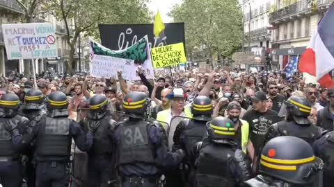 Paris gronde Merci à la solidarité parisienne Liberté ne se négocie pas